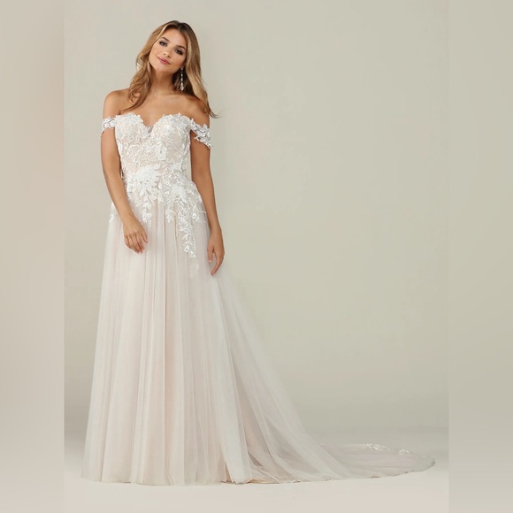 Avery Austin Trinity Wedding Dress Gown Sample Size 8 NWT - Picture 1 of 10